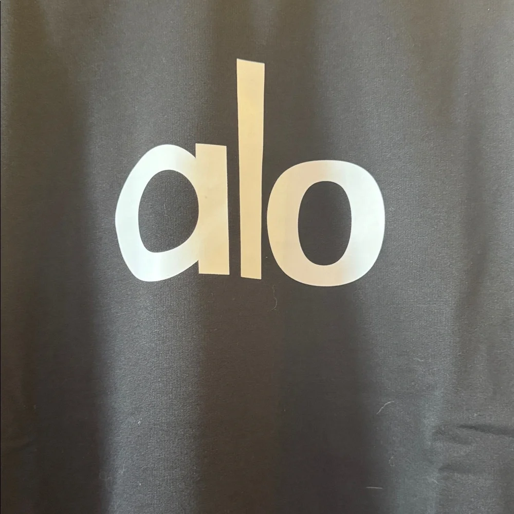 ALO Yoga Black and White Set - Picture 2 of 7